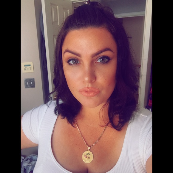 Meet your Posher, Michelle - Picture 3 of 4